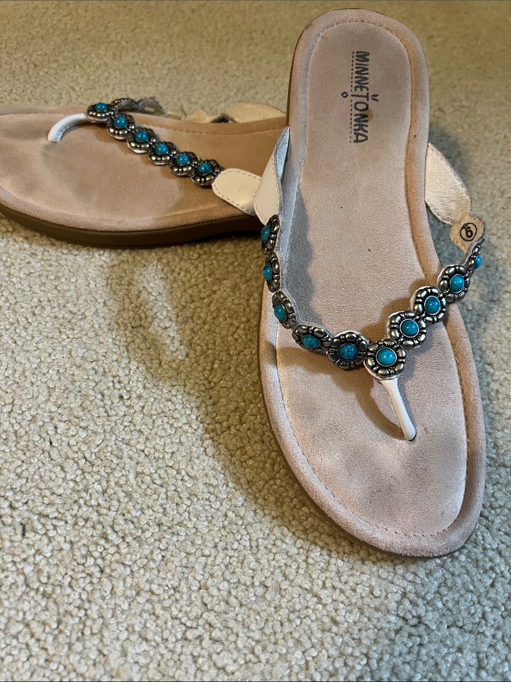 Minnetonka White and Turquoise Beaded Toe-Post Sandals